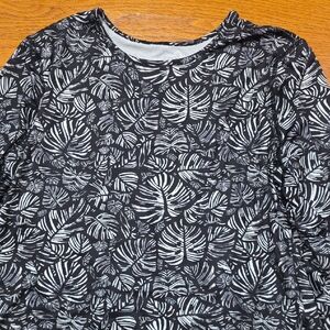 32 Degrees Black and White Leaf Pattern Top UPF 50